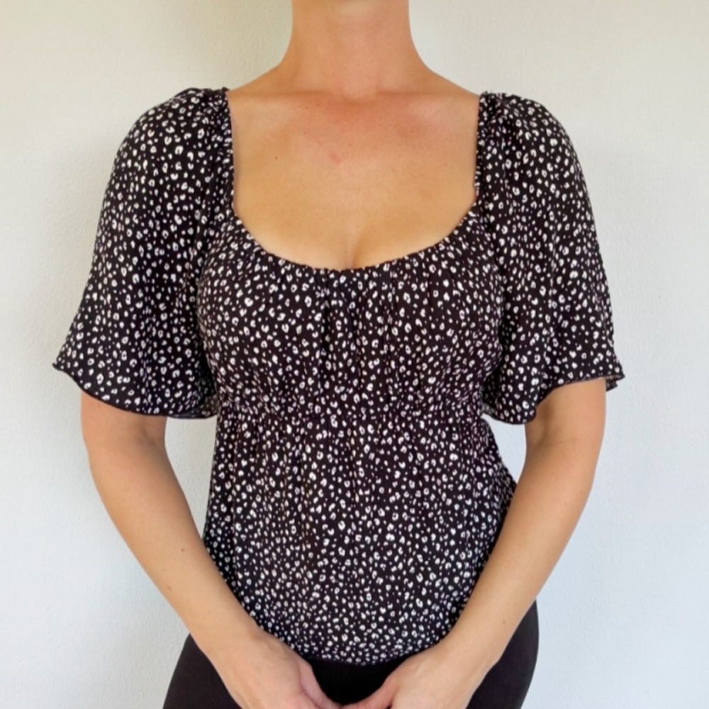 Urban Romantics black white leopard print cut out back puff sleeve top size XL